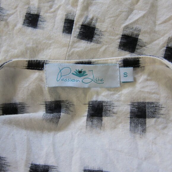 Passion June Linen Top - Picture 3 of 4